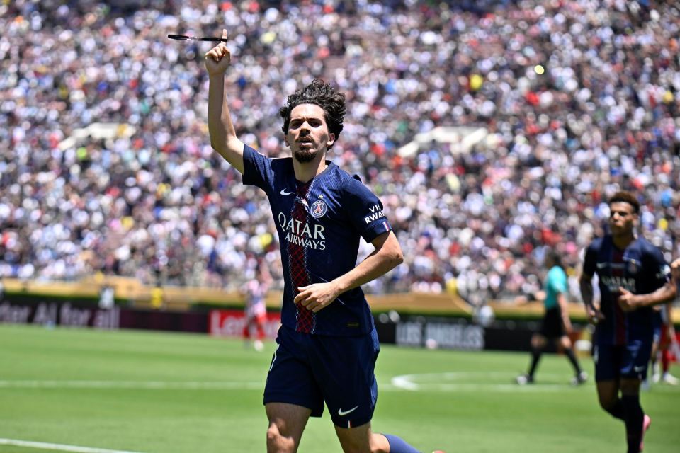 个足球的真 个足球的真